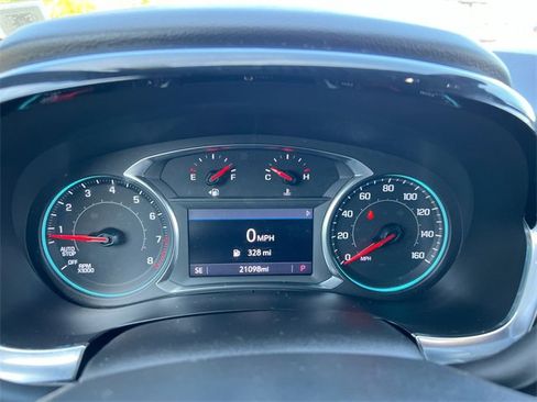 Used 2023 Chevrolet Traverse LT w/ Rear Camera Mirror Package image 12