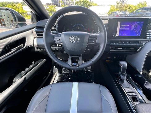 Used 2025 Toyota Camry SE w/ Convenience Package AWD/4WD image 5