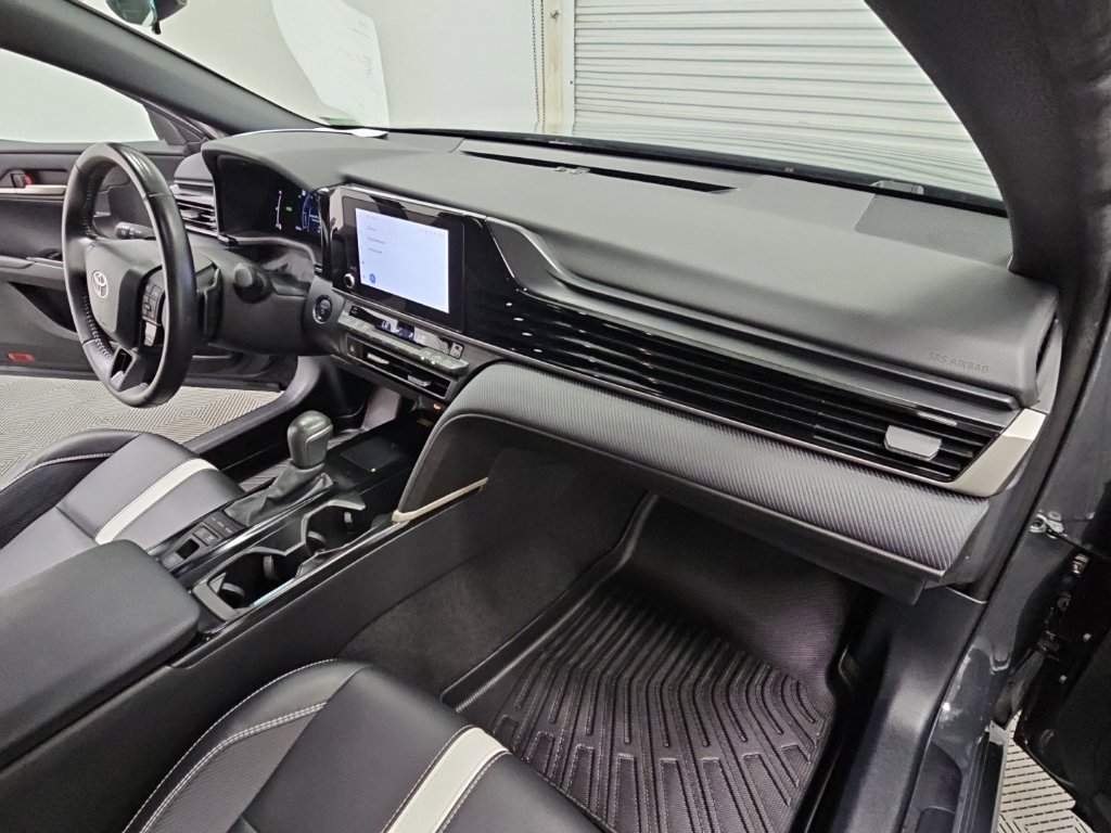 Used 2025 Toyota Camry SE FWD image 39