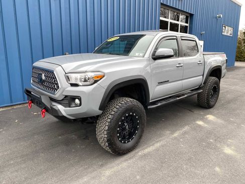 Used 2019 Toyota Tacoma TRD Off-Road image 2