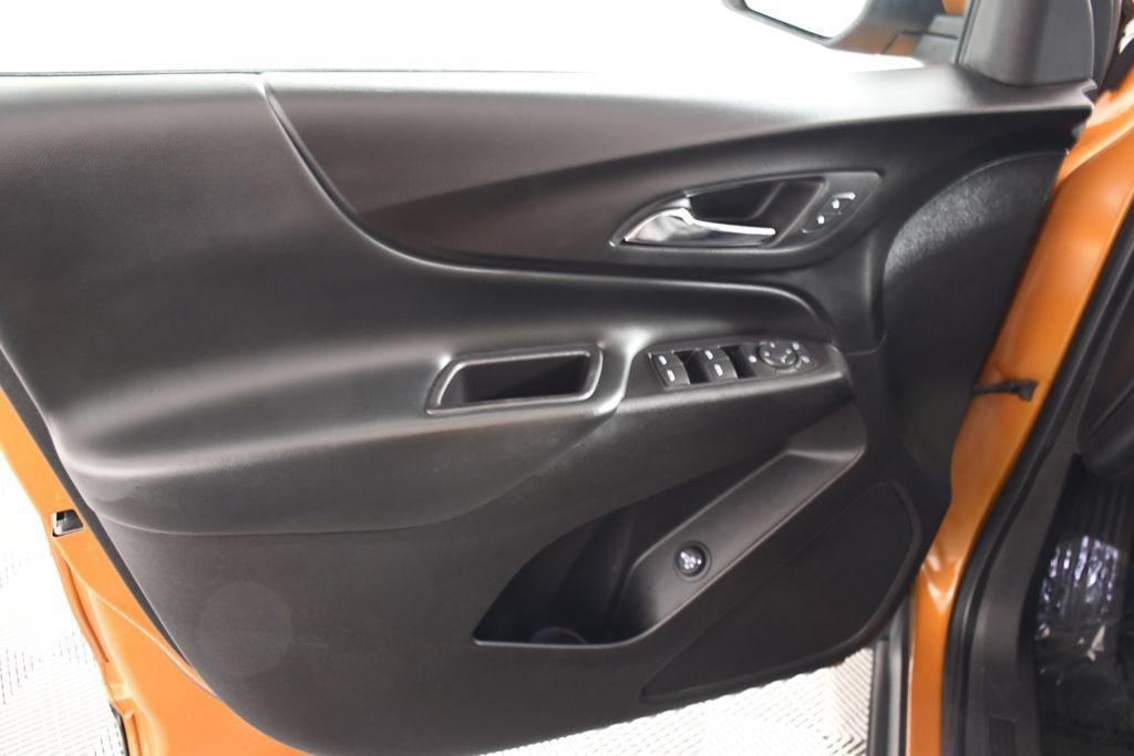 Used 2018 Chevrolet Equinox LT FWD image 14
