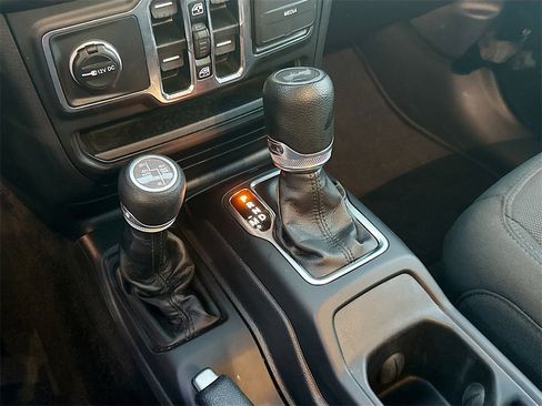 Used 2023 Jeep Wrangler Unlimited w/ Cold Weather Group image 18