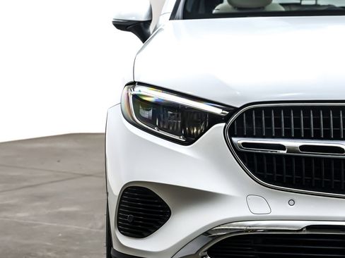 Certified 2025 Mercedes-Benz GLC 350e 4MATIC image 16