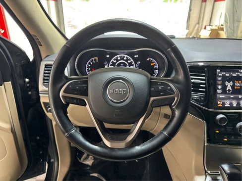 Used 2020 Jeep Grand Cherokee Limited AWD/4WD image 17
