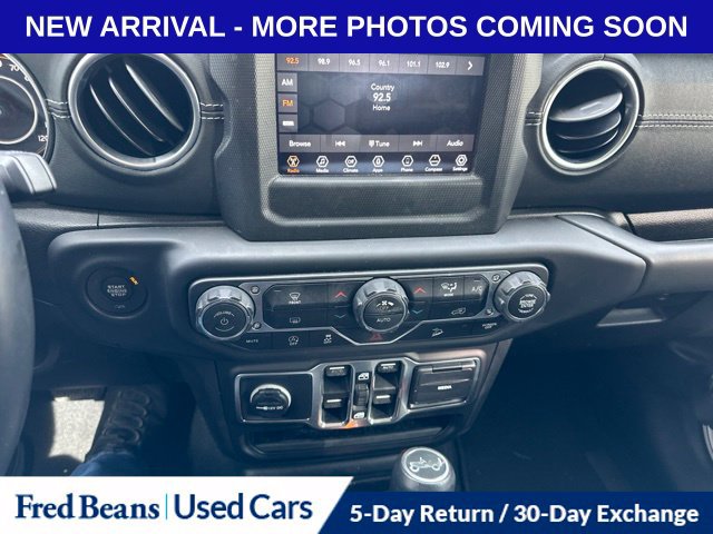 Used 2018 Jeep Wrangler Unlimited Sahara w/ Dual Top Group AWD/4WD image 14