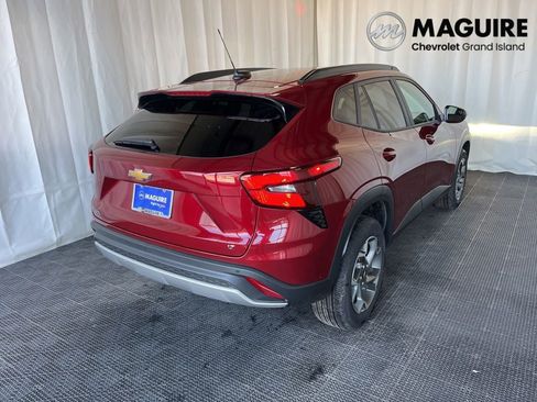 Used 2025 Chevrolet Trax LT w/ Driver Confidence Package FWD image 28