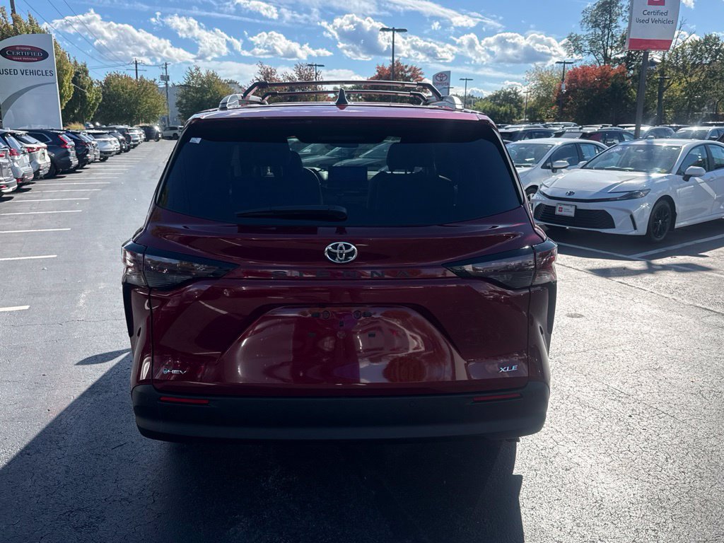 Used 2026 Toyota Sienna XLE FWD image 6