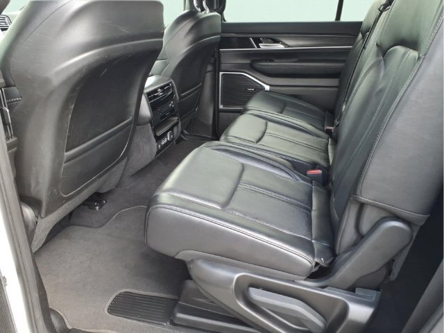 Used 2024 Jeep Wagoneer Series II w/ Flexible Seating Group RWD image 17