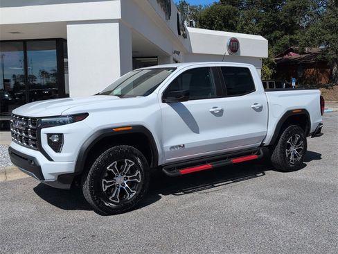 Used 2025 GMC Canyon AT4 image 10