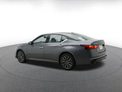 Used 2025 Nissan Altima 2.5 SV FWD image 7