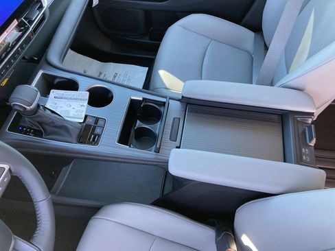 Certified 2025 Toyota Sienna XLE image 24