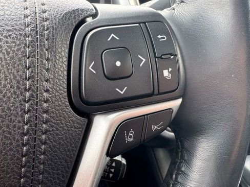 Certified 2019 Toyota Highlander XLE image 28