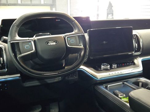 Used 2025 Ford Expedition Platinum w/ Stealth Performance Package image 28