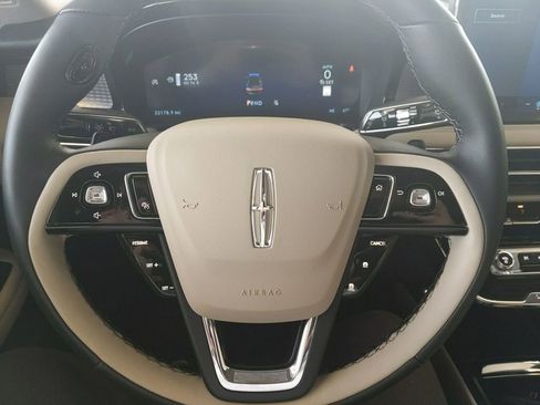 Used 2025 Lincoln Corsair AWD w/ Equipment Group 101A image 14