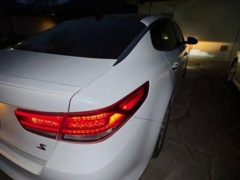 Used 2018 Kia Optima S w/ Panoramic Sunroof Package image 3