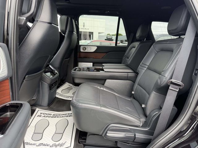 Used 2023 Lincoln Navigator Reserve AWD/4WD image 12