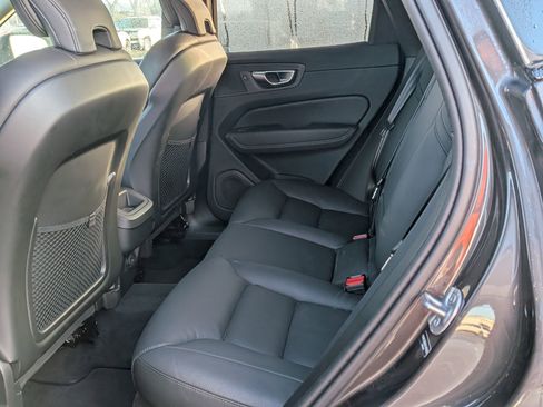 Used 2025 Volvo XC60 B5 Plus image 33