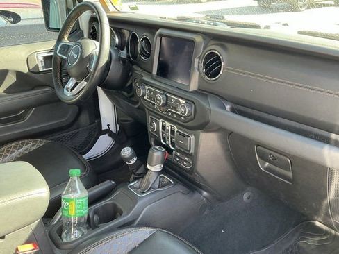 Used 2022 Jeep Wrangler Unlimited Sahara image 16