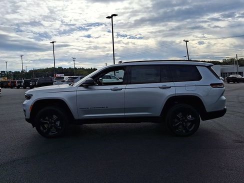 New 2025 Jeep Grand Cherokee L Altitude image 7