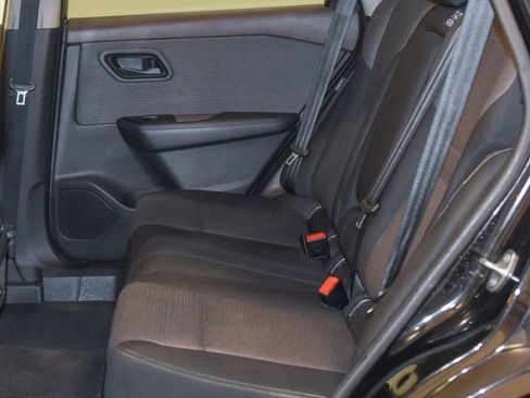 Used 2022 Nissan Rogue S image 4