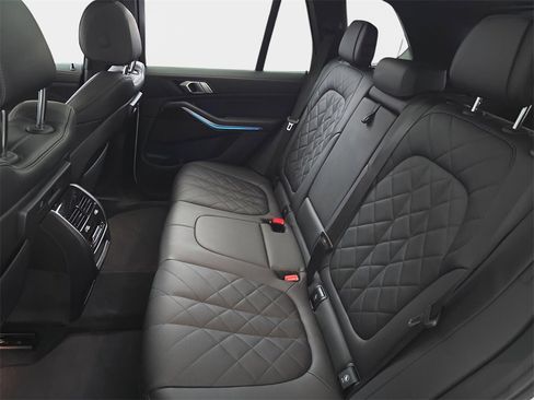 Used 2023 BMW X5 xDrive45e image 17