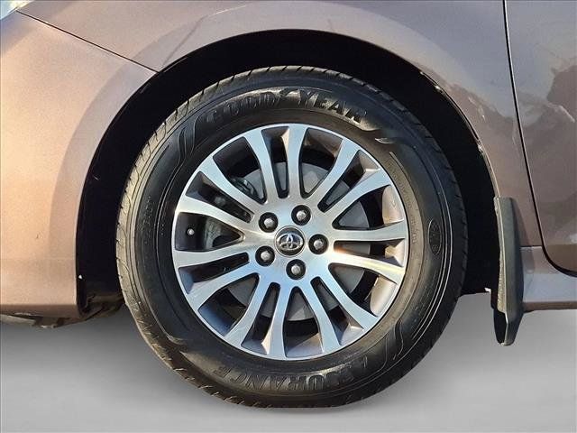 Used 2019 Toyota Sienna XLE Premium FWD image 24