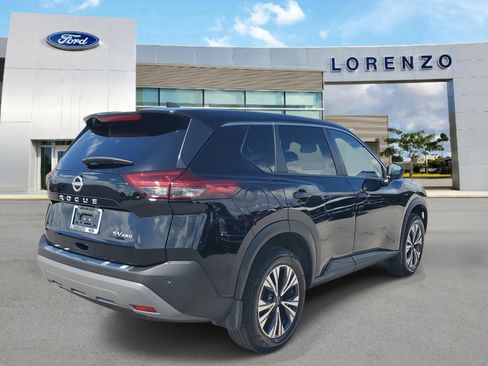 Used 2023 Nissan Rogue SV image 5