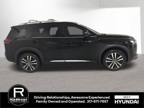 Used 2023 Nissan Pathfinder Platinum w/ Cargo Package image 3