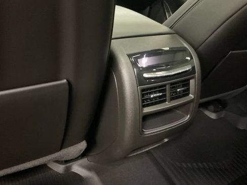 Used 2022 Cadillac XT5 Sportv w/ Technology Package AWD/4WD image 17