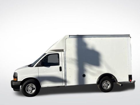 Used 2020 Chevrolet Express 3500 w/ Driver Convenience Package RWD image 3
