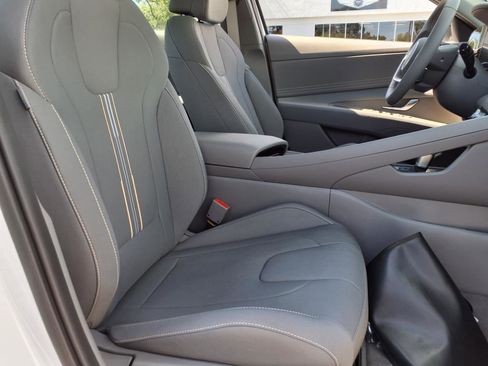 New 2025 Hyundai Elantra SEL image 30