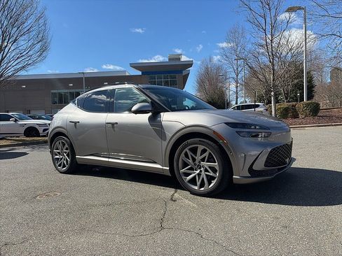 Used 2023 Genesis GV60 Advanced image 2