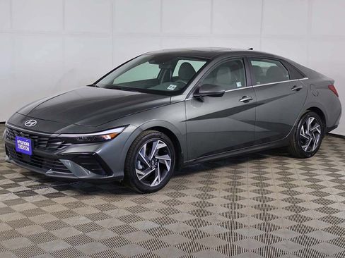 Certified 2025 Hyundai Elantra SEL FWD image 9
