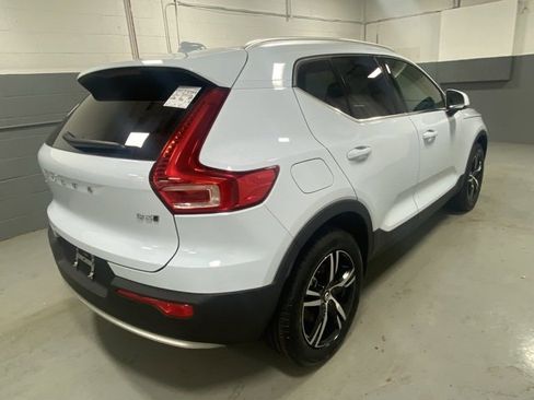 Certified 2025 Volvo XC40 B5 Core image 3