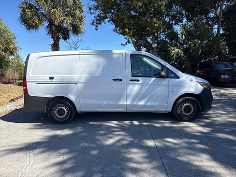Used 2021 Mercedes-Benz Metris image 6