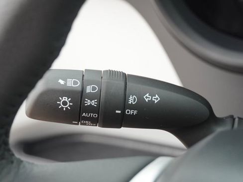 Used 2025 Toyota Sienna XLE FWD image 33