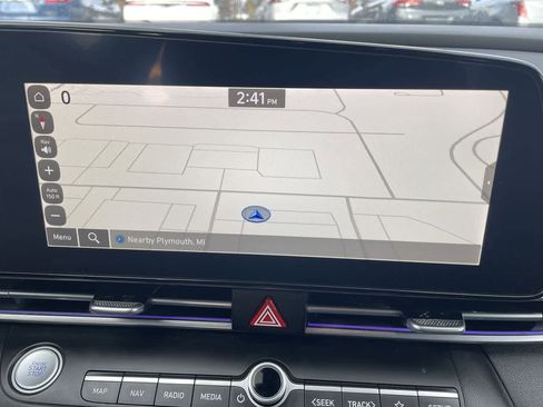 Used 2023 Hyundai Elantra Limited image 21