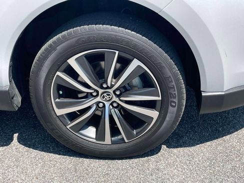 Used 2023 Toyota Venza LE AWD/4WD image 9