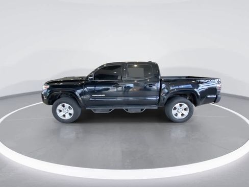 Used 2019 Toyota Tacoma TRD Sport image 5