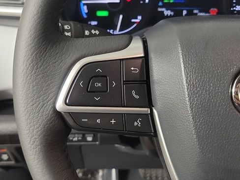 Used 2026 Toyota Sienna XLE FWD image 25