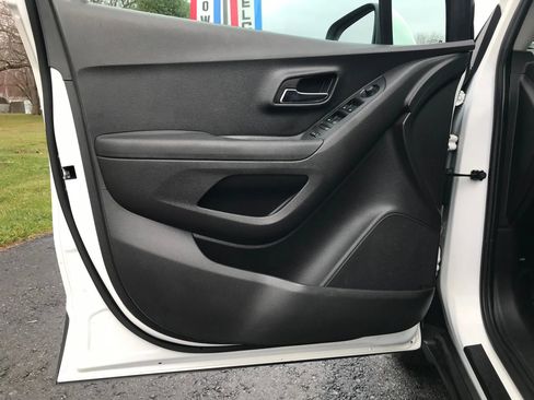 Used 2020 Chevrolet Trax LT image 10