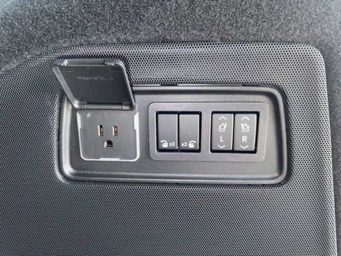 New 2025 Cadillac Escalade ESV Premium Luxury Platinum image 21