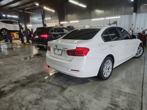 Used 2017 BMW 320i xDrive Sedan AWD/4WD image 3