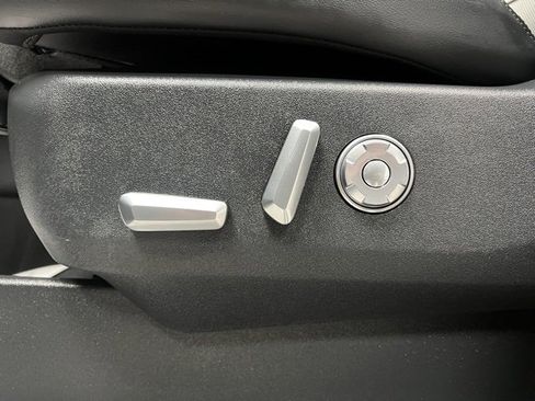 Used 2025 Lincoln Navigator L Reserve image 23