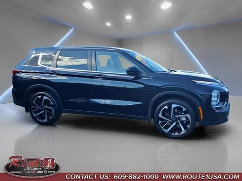 Used 2022 Mitsubishi Outlander ES FWD image 2