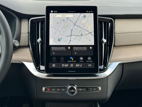 New 2026 Volvo XC90 B6 Plus w/ Protection Package Premier image 13