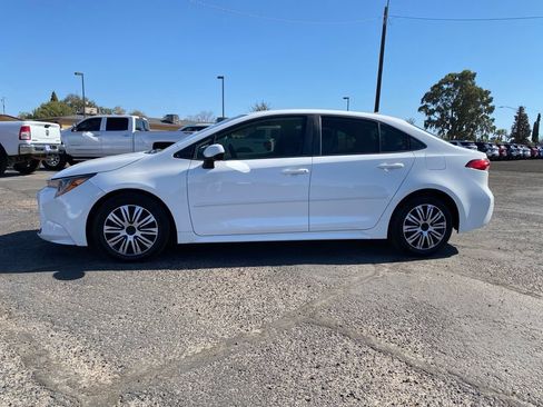 Used 2020 Toyota Corolla LE w/ Carpet Mat Package (TMS) FWD image 3