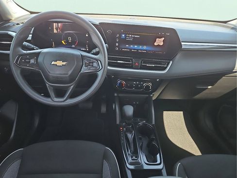Used 2025 Chevrolet TrailBlazer LT FWD image 11