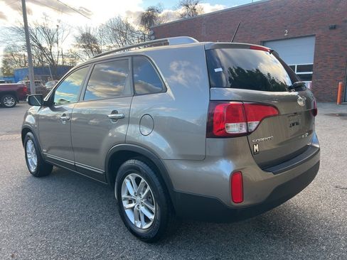 Used 2015 Kia Sorento LX image 3