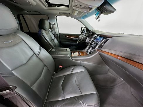 Used 2015 Cadillac Escalade Luxury image 32
